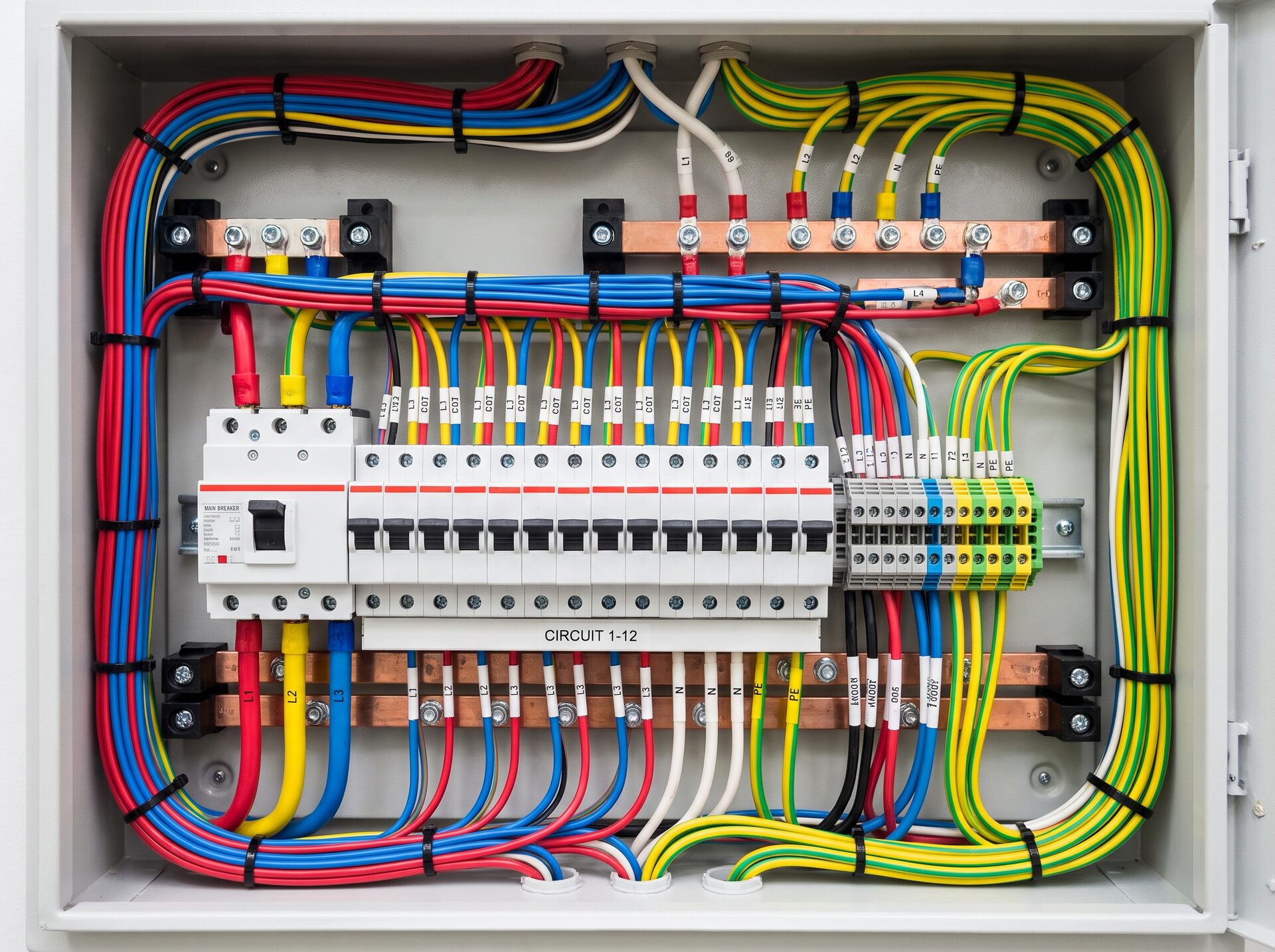 Verteiler mit angeschlossenem Batteriespeicher einer Photovoltaikanlage