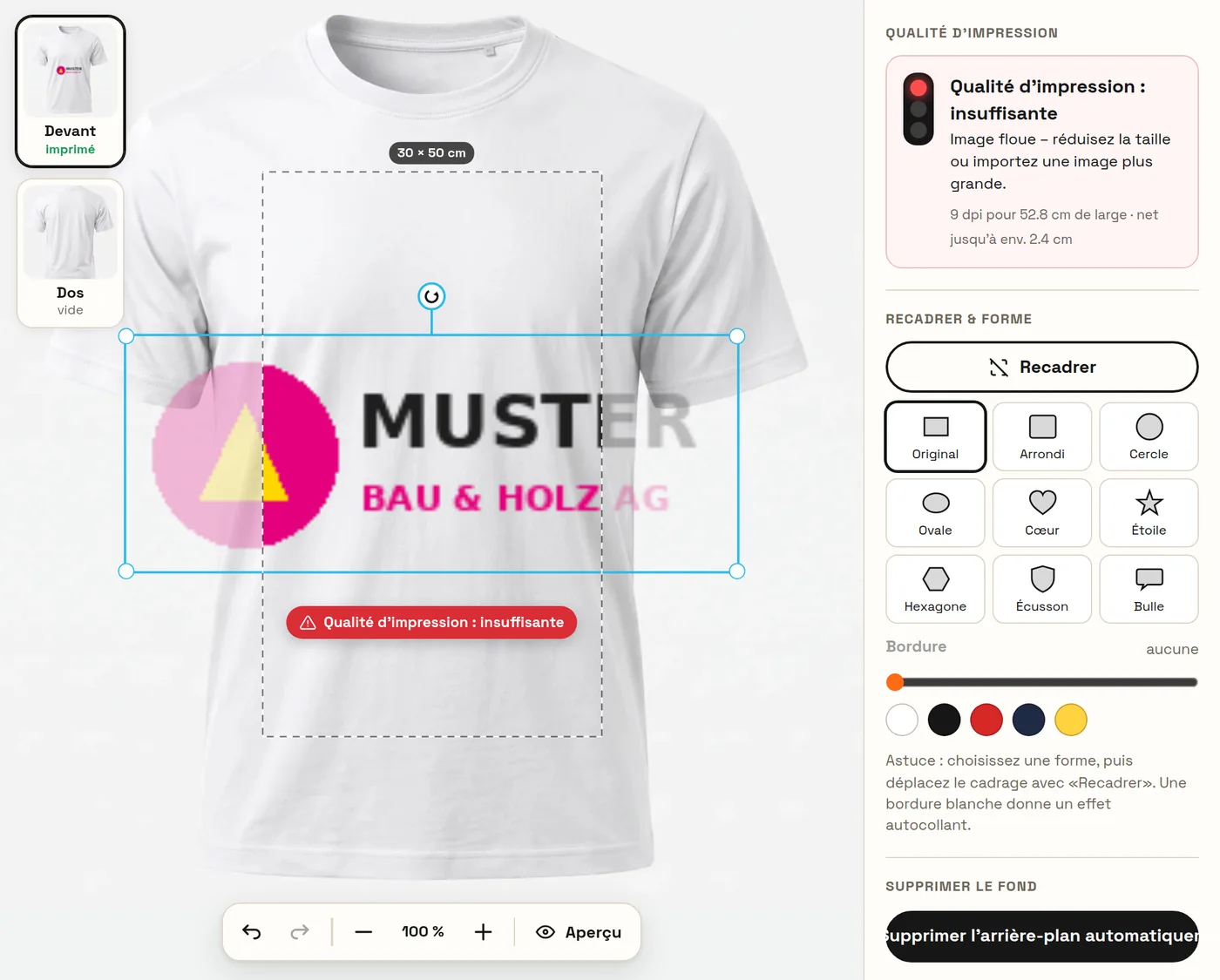 Petit logo sur un t-shirt blanc avec l’avertissement rouge qualité d’impression insuffisante
