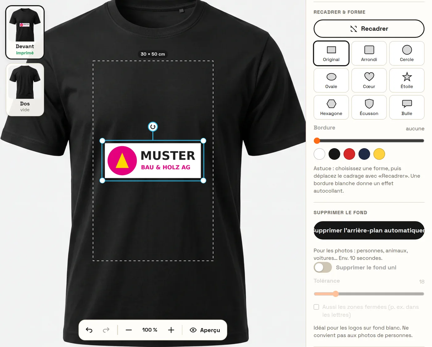 Logo avec un cadre blanc sur un t-shirt noir
