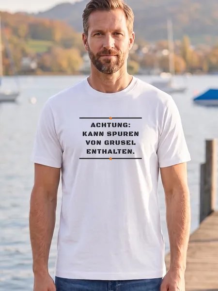 Achtung: kann Spuren von Grusel enthalten. – T-Shirt Herren